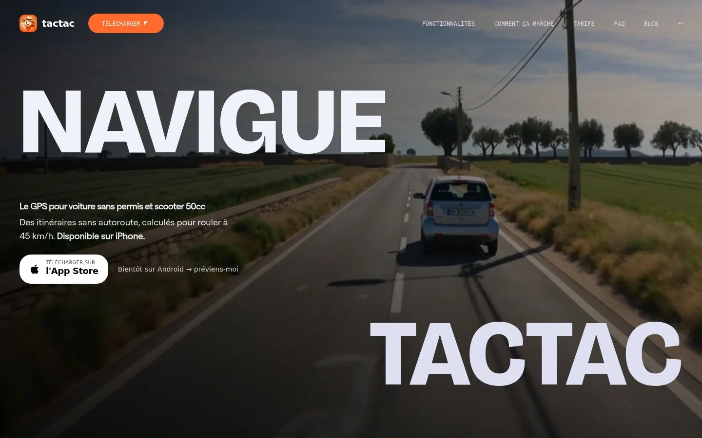Ancienne page d'accueil de tactac-gps.com : « Navigue tactac » en très grandes lettres sur une photo de route de campagne